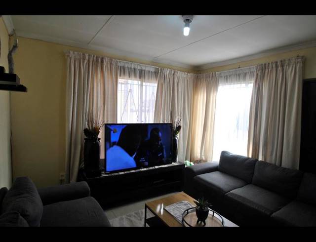 3 BEDROOM HOUSE FOR SALE IN DAWN PARK